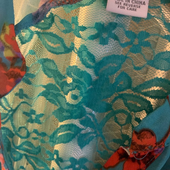 🍓2/$10 😃or 🫐5/20‼️ PRETTY COLORFUL FLORAL BLOUSE Turquoise Red Dots 3X - Picture 8 of 13